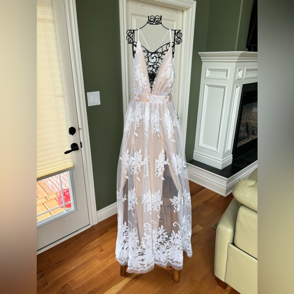 Women’s medium deep V cross, back ball gown, with a nude lining.